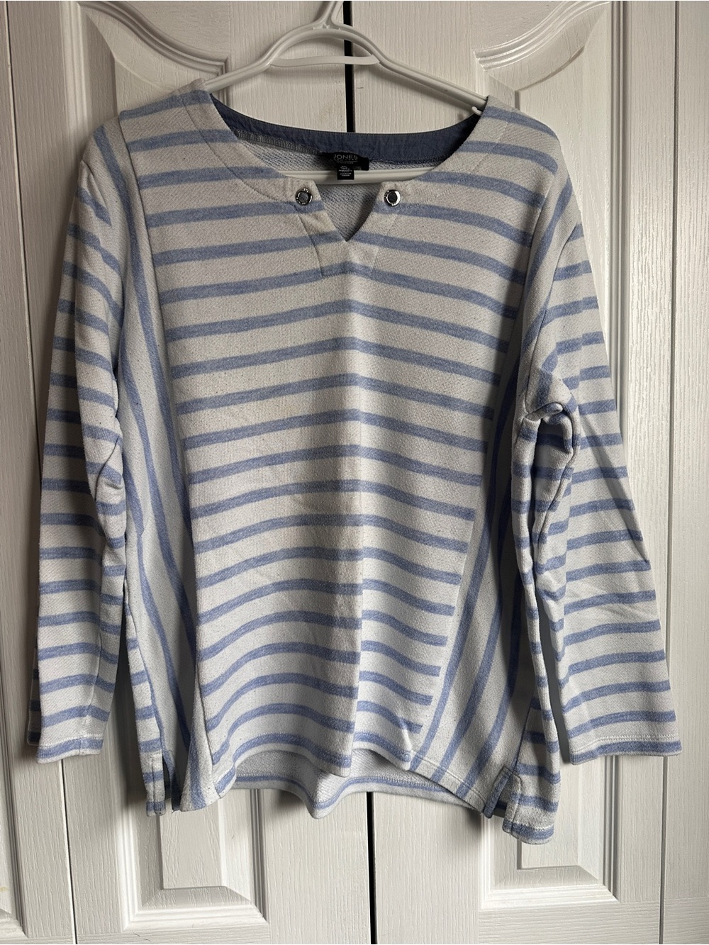 Women’s Jones New York White and Light Blue Striped Pullover Sweatshirt Size L